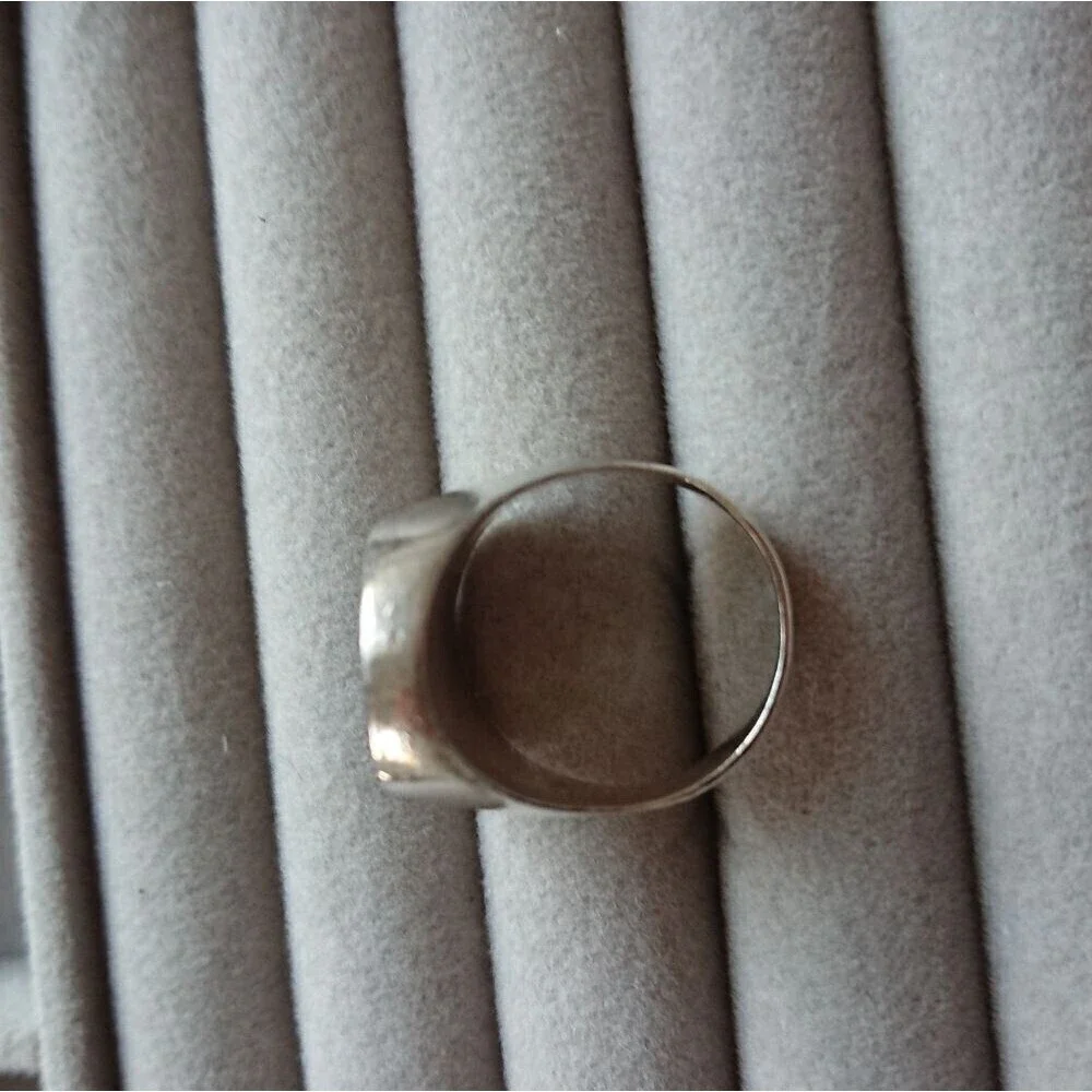 Italy OVAL BLACK ENAMEL SIGNET RING - Picture 5 of 8